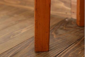 アンティーク家具　シンプルデザイン　アンティークの丸型スツール