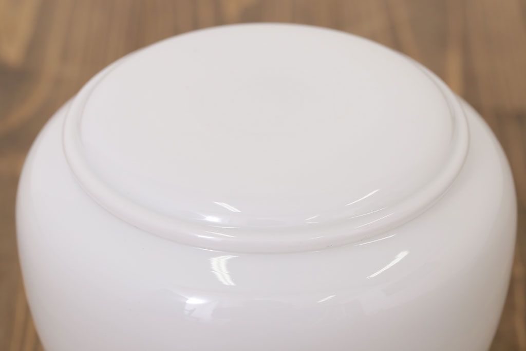 白いガラスの古いペンダントライト(天井照明)