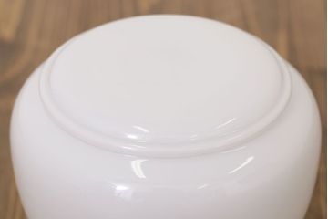 白いガラスの古いペンダントライト(天井照明)