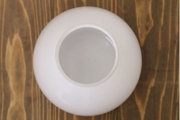 白いガラスの古いペンダントライト(天井照明)