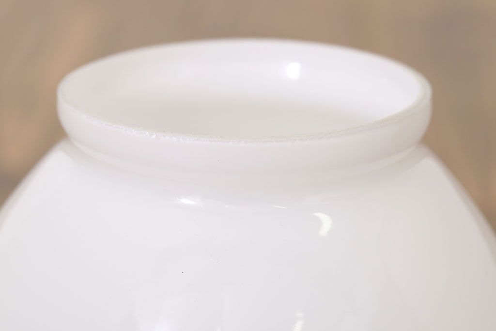 白いガラスの古いペンダントライト(天井照明)