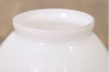 白いガラスの古いペンダントライト(天井照明)