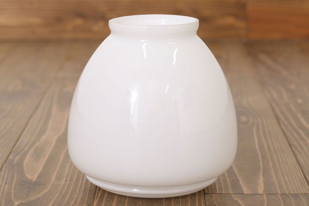 白いガラスの古いペンダントライト(天井照明)