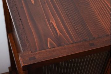 レトロ家具　古い木製のレトロな収納棚(モールガラス入り)