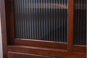 レトロ家具　古い木製のレトロな収納棚(モールガラス入り)