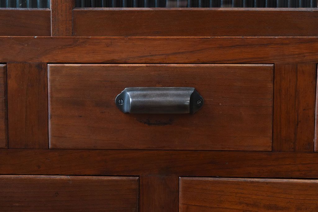 レトロ家具　古い木製のレトロな収納棚(モールガラス入り)