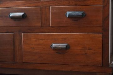 レトロ家具　古い木製のレトロな収納棚(モールガラス入り)