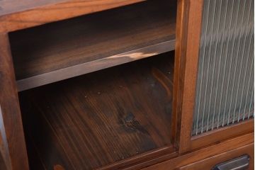 レトロ家具　古い木製のレトロな収納棚(モールガラス入り)