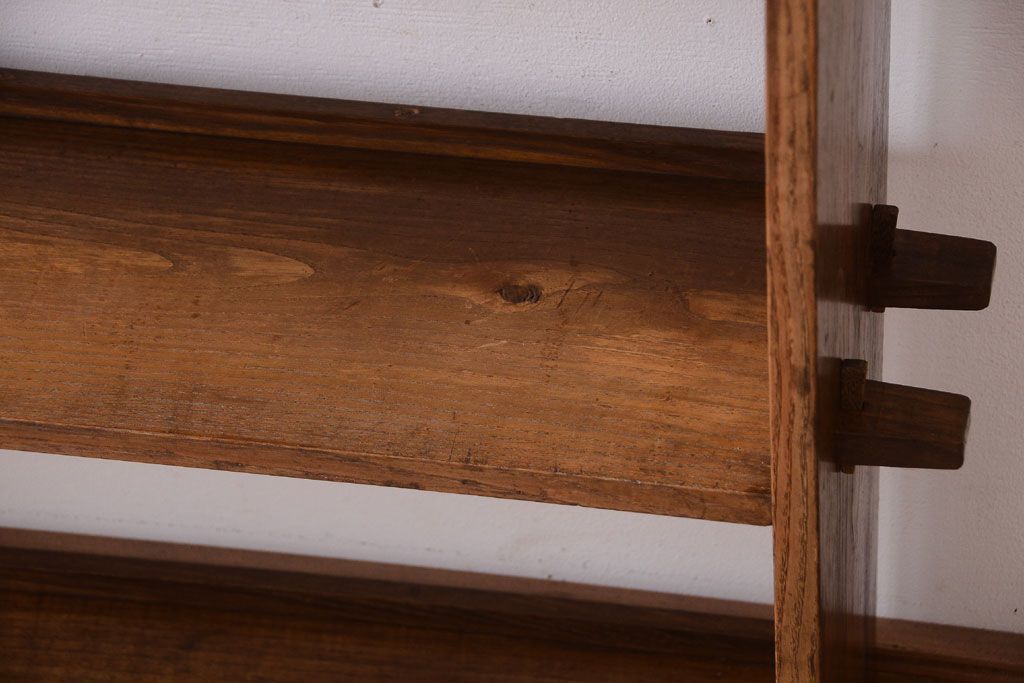アンティーク家具　和製アンティークの楔(くさび)式本棚