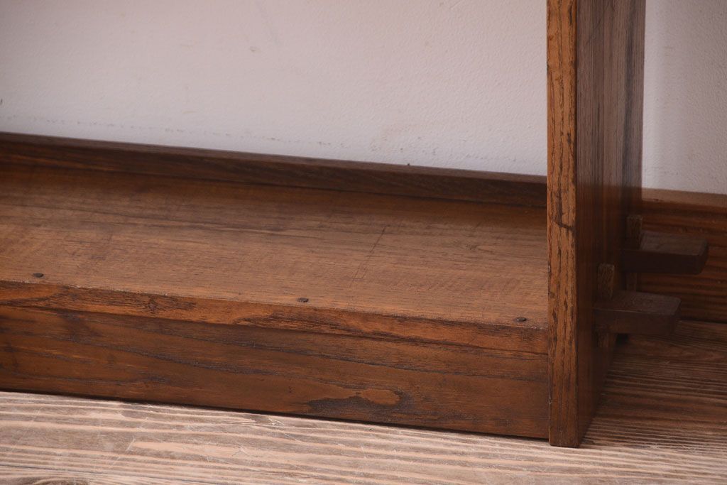 アンティーク家具　和製アンティークの楔(くさび)式本棚