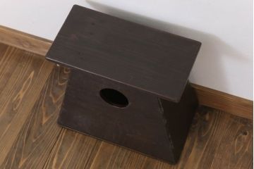 アンティーク雑貨　古い木製の小ぶりな踏み台(ステップ)