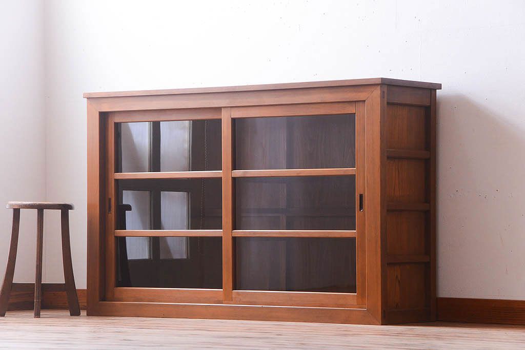 アンティーク家具　古い木製の和風な木味アンティークサイドキャビネット(水屋箪笥・収納棚)(1)