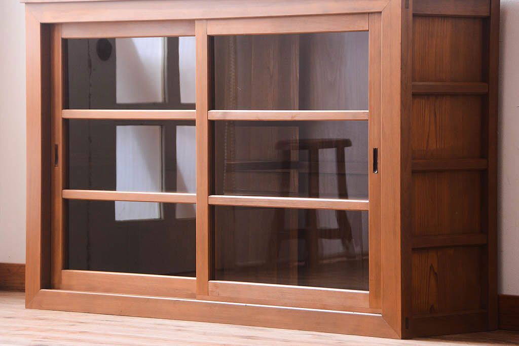 アンティーク家具　古い木製の和風な木味アンティークサイドキャビネット(水屋箪笥・収納棚)(1)