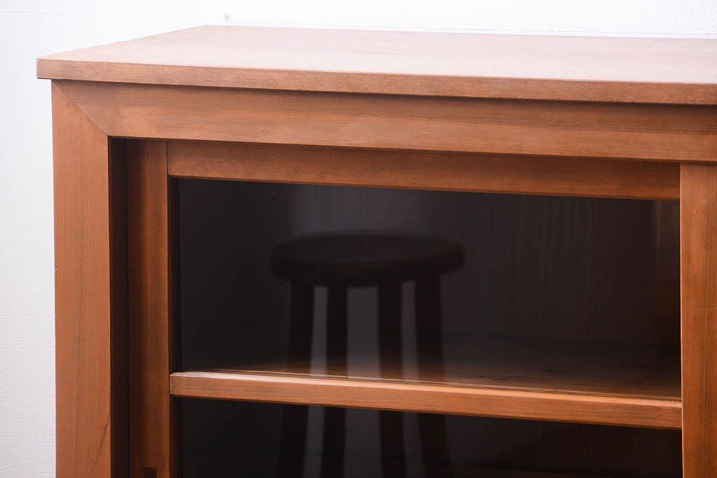 アンティーク家具　古い木製の和風な木味アンティークサイドキャビネット(水屋箪笥・収納棚)(1)