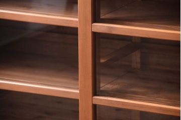 アンティーク家具　古い木製の和風な木味アンティークサイドキャビネット(水屋箪笥・収納棚)(1)