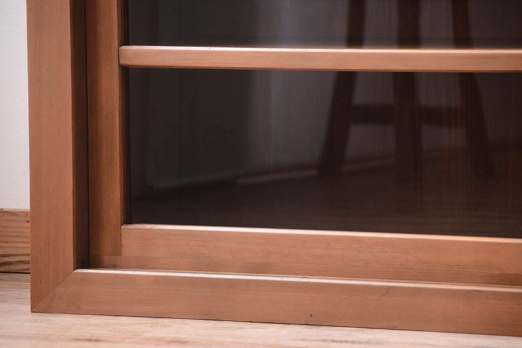 アンティーク家具　古い木製の和風な木味アンティークサイドキャビネット(水屋箪笥・収納棚)(1)