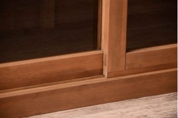 アンティーク家具　古い木製の和風な木味アンティークサイドキャビネット(水屋箪笥・収納棚)(1)