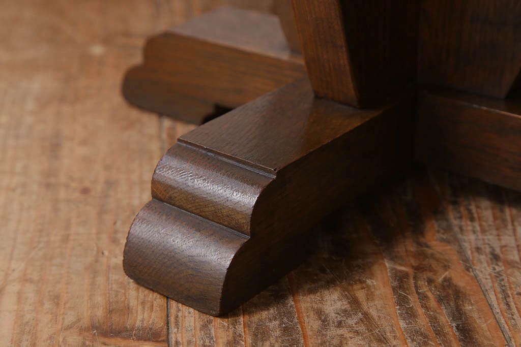 アンティーク家具　小ぶりなラウンドテーブル(サイドテーブル)