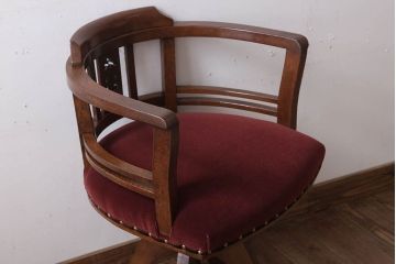 アンティーク家具　アーム付きのシックなアンティーク回転椅子(ドクターチェア)(1)