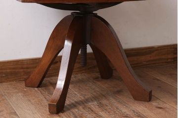 アンティーク家具　アーム付きのシックなアンティーク回転椅子(ドクターチェア)(1)
