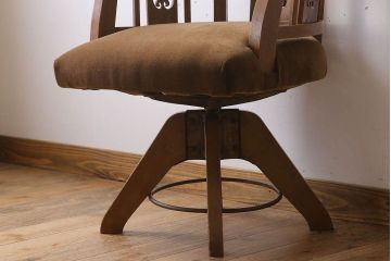 アンティーク家具　アーム付きのシックなアンティーク回転椅子(ドクターチェア)(2)