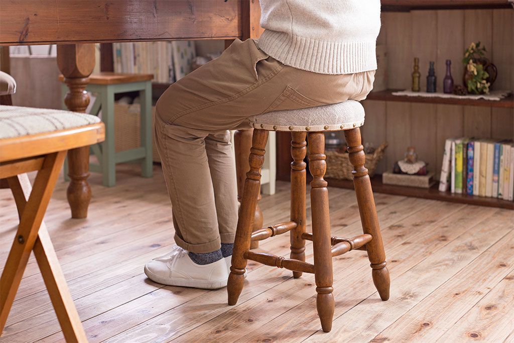 アンティーク家具　古い木製のクッション座面丸スツール