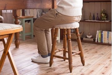 アンティーク家具　古い木製のクッション座面丸スツール