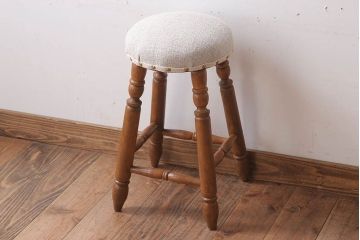 アンティーク家具　古い木製のクッション座面丸スツール