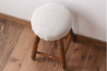 アンティーク家具　古い木製のクッション座面丸スツール