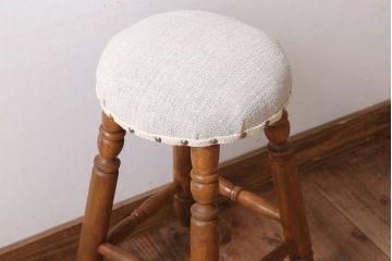 アンティーク家具　古い木製のクッション座面丸スツール