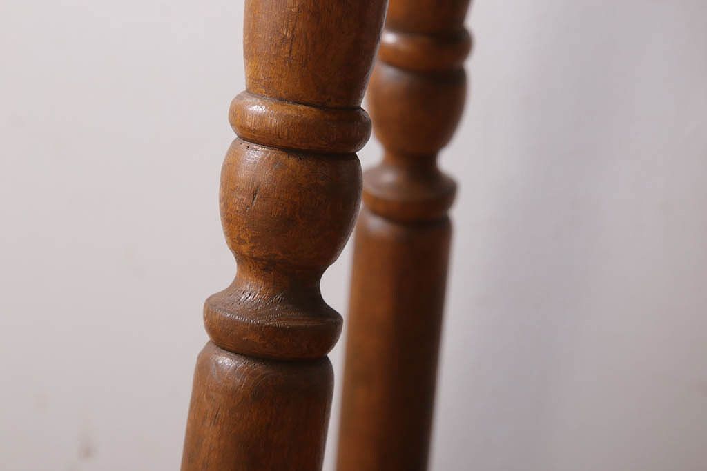 アンティーク家具　古い木製のクッション座面丸スツール