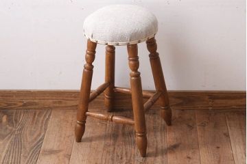 アンティーク家具　古い木製のクッション座面丸スツール
