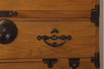 アンティーク家具　前面欅材　古民具・骨董　二段重ね時代箪笥(衣装箪笥)