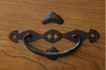 アンティーク家具　前面欅材　古民具・骨董　二段重ね時代箪笥(衣装箪笥)