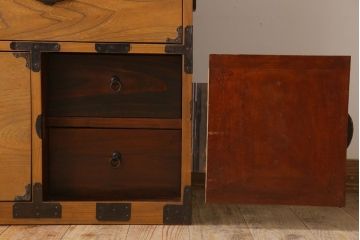 アンティーク家具　前面欅材　古民具・骨董　二段重ね時代箪笥(衣装箪笥)