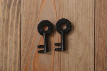 アンティーク家具　前面欅材　古民具・骨董　二段重ね時代箪笥(衣装箪笥)