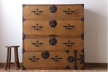 アンティーク家具　前面欅材　古民具・骨董　二段重ね時代箪笥(衣装箪笥)