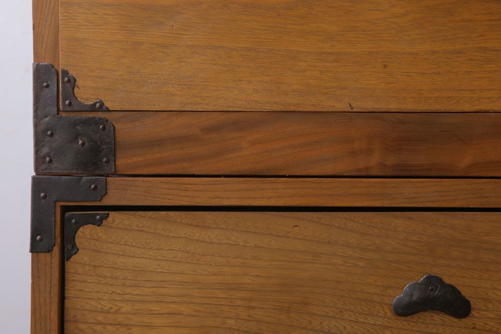 アンティーク家具　前面欅材　古民具・骨董　二段重ね時代箪笥(衣装箪笥)