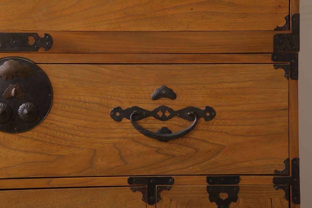 アンティーク家具　前面欅材　古民具・骨董　二段重ね時代箪笥(衣装箪笥)