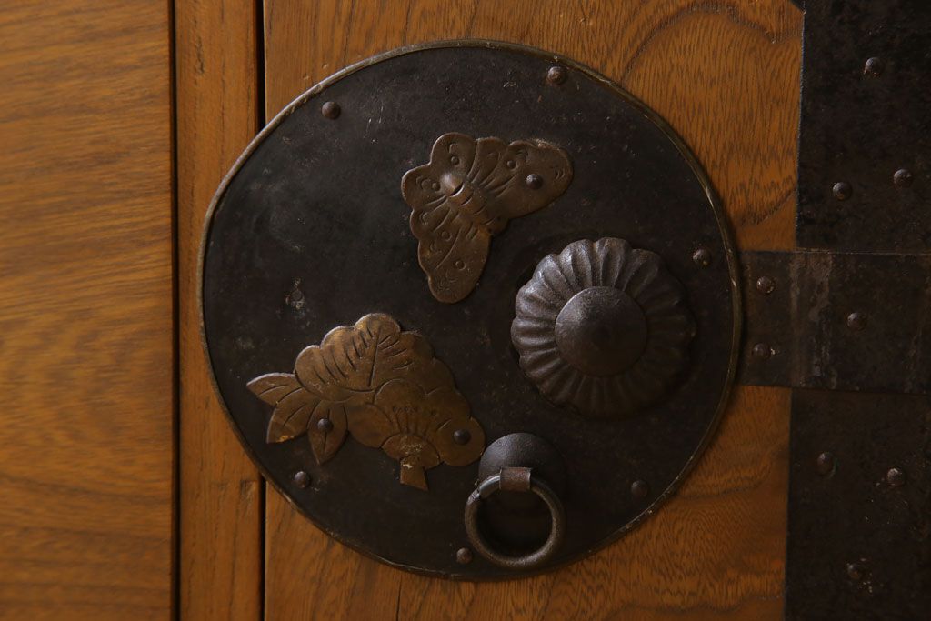 アンティーク家具　前面欅材　古民具・骨董　二段重ね時代箪笥(衣装箪笥)