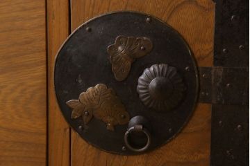 アンティーク家具　前面欅材　古民具・骨董　二段重ね時代箪笥(衣装箪笥)