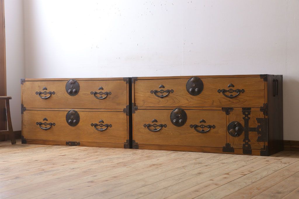 アンティーク家具　前面欅材　古民具・骨董　二段重ね時代箪笥(衣装箪笥)