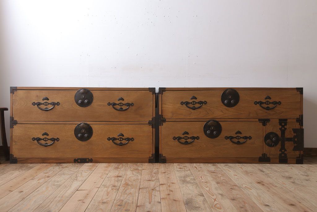 アンティーク家具　前面欅材　古民具・骨董　二段重ね時代箪笥(衣装箪笥)