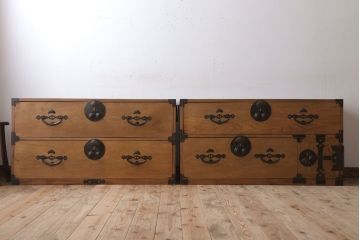 アンティーク家具　前面欅材　古民具・骨董　二段重ね時代箪笥(衣装箪笥)