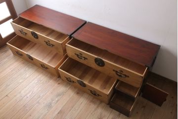 アンティーク家具　前面欅材　古民具・骨董　二段重ね時代箪笥(衣装箪笥)
