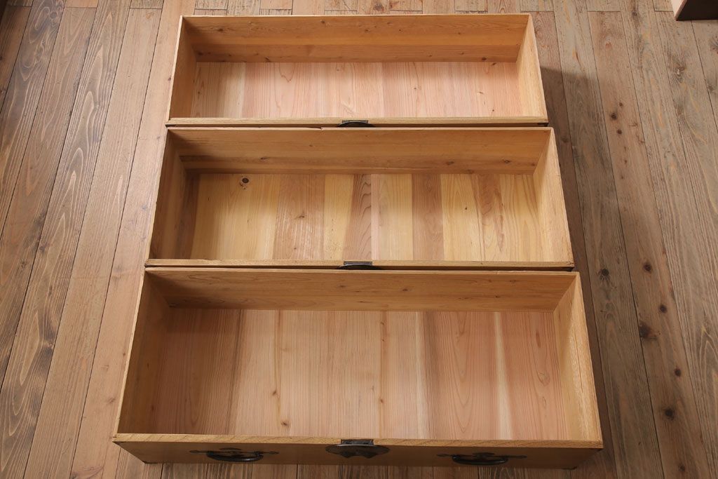 アンティーク家具　前面欅材　古民具・骨董　二段重ね時代箪笥(衣装箪笥)