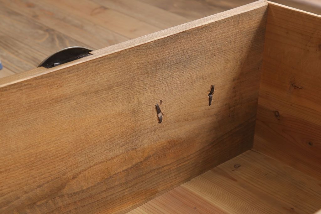 アンティーク家具　前面欅材　古民具・骨董　二段重ね時代箪笥(衣装箪笥)