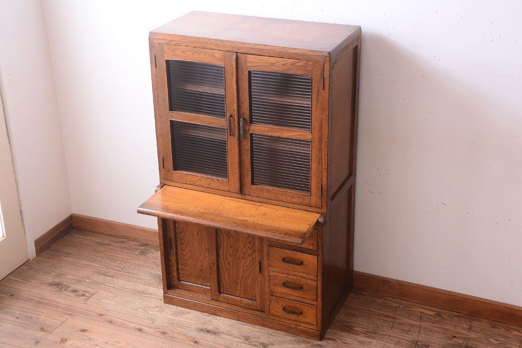 レトロ家具　モールガラス入り!昭和レトロ　小ぶりでかわいいナラ材製食器棚(収納棚)