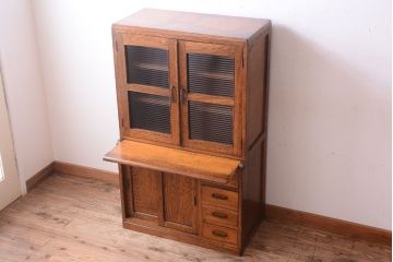 レトロ家具　モールガラス入り!昭和レトロ　小ぶりでかわいいナラ材製食器棚(収納棚)