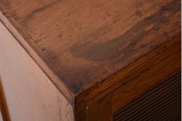 レトロ家具　モールガラス入り!昭和レトロ　小ぶりでかわいいナラ材製食器棚(収納棚)